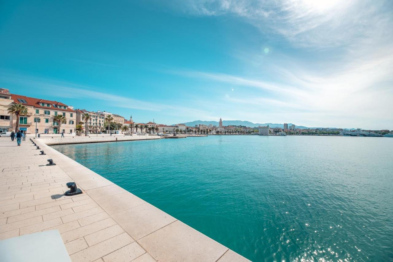 Oasis Luxury Apartment With Terrarce And Jacuzzi Split Exterior photo